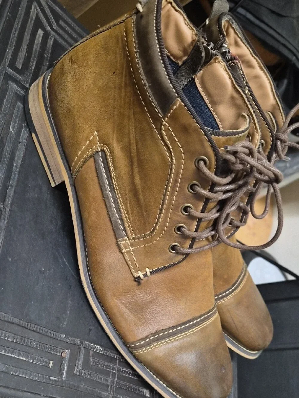 Steve Madden Brown Leather Chukka Boots with Lace-Up Size 9.5